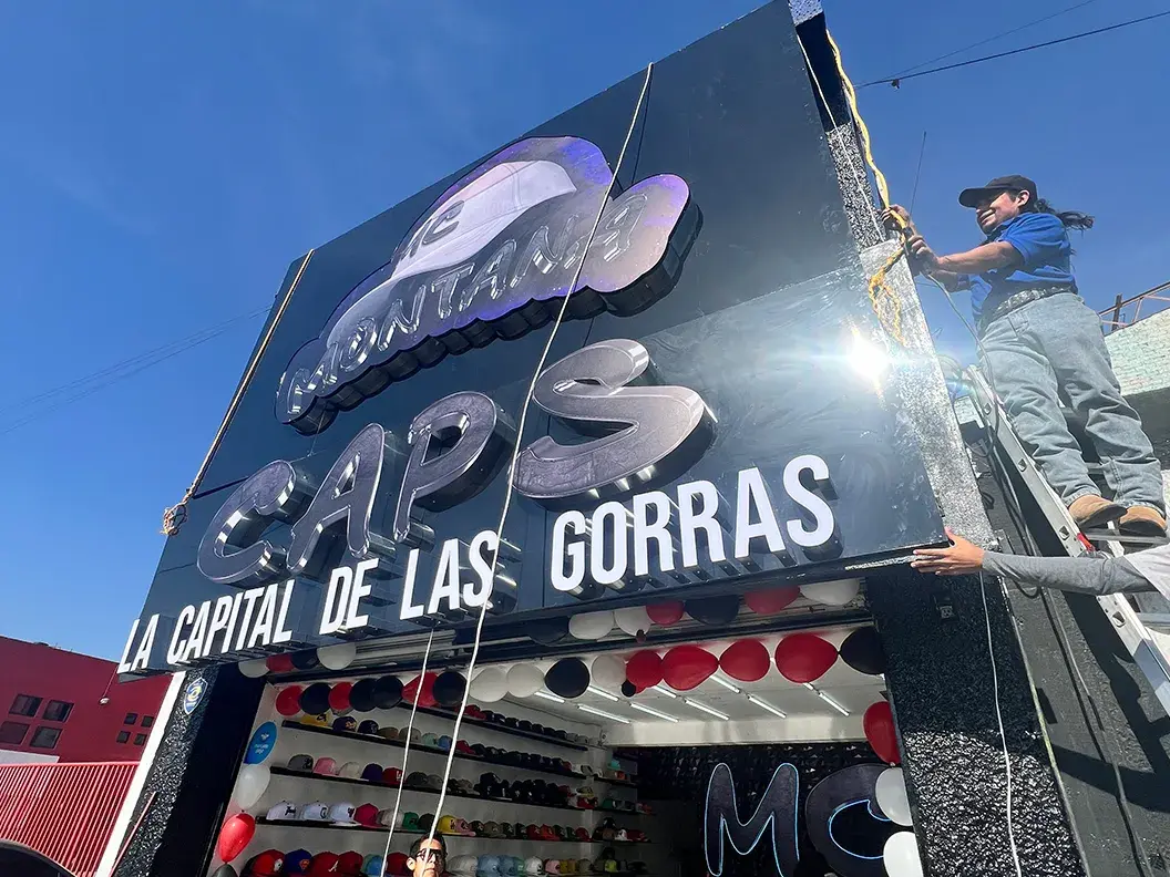 Servicio de instalación de anuncios luminoso en México